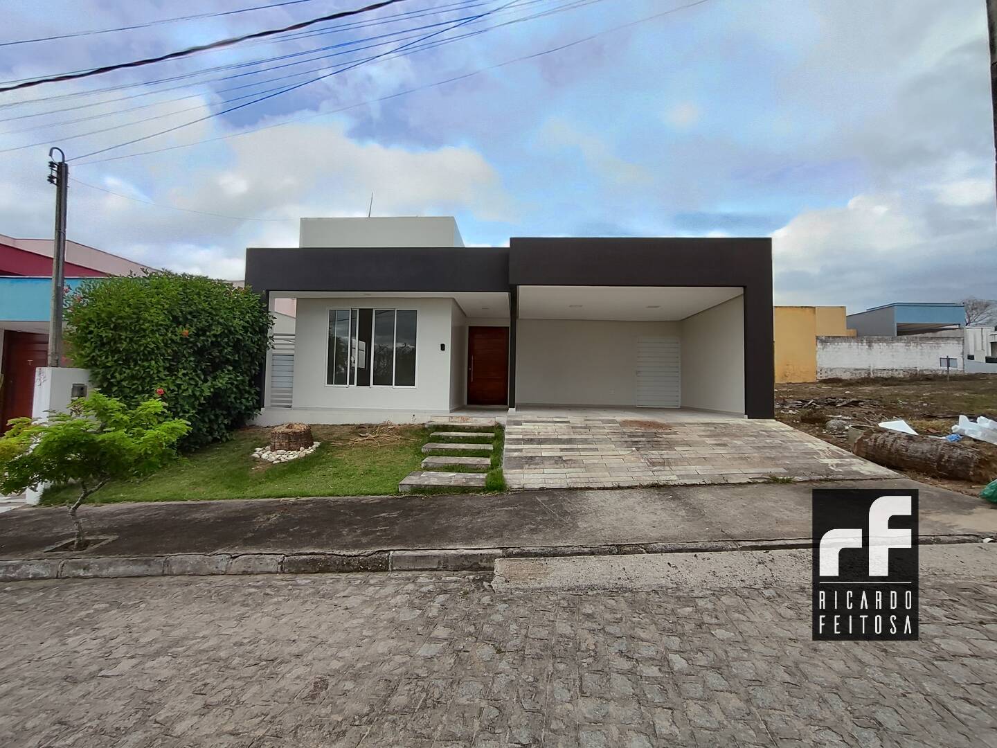 Casa de Condomínio à venda com 3 quartos, 300m² - Foto 1